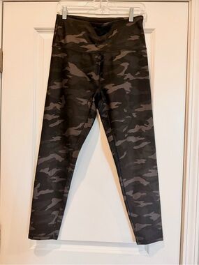 Camo High-Waist Leggings - Black/Gray